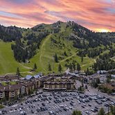 The Traverse by Avantstay Ski-in/ski-out Condo Pool, Hot Tub Access St