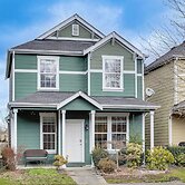 Bright & Modern! Family Home 11 Mi to Dtwn Tacoma