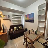 Lux 2BR Sky Condo With 24-hr Security, Fully Airconditoned & Basement 
