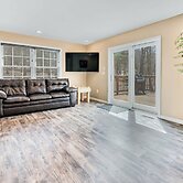 6 Bedrooms + Hot Tub + Game Room + Movie Theater