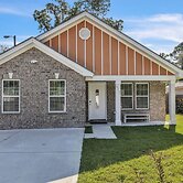 Great Downtown 4BR 8 Beds + Foosball Fun