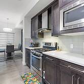 Modern 3BR Home Edmonton Near by Airport