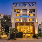 Fabhotel Vardhan Plaza