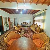 Sasru Holiday Home