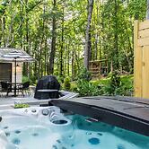 Forest Getaway Hot Tub Fire Pit