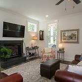 Charming 3BR w Balconies Walk to Flat Rock Playhouse
