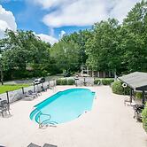 Lakeview 1BR Condo w Deck Walk to Village