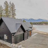 Sophie Lake Chalet Lakefront Mountain Views