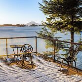 Hot Tub & Whale Watching! Scenic Sitka Escape