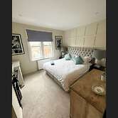 Spacious House in Guildford