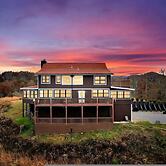 Secluded 7BR Mountain Escape on 7 Acres