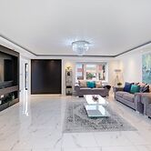 Stunning 5 Bedroom, 3 Bathroom Home in Windsor