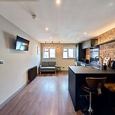 Charming Flat With Free Parking in Prime Location