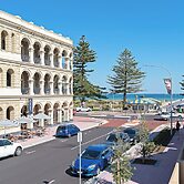The Largs Lookout - Modern Apartment