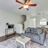 Dog-friendly Townhome w/ Patio in Charlotte Area!