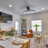 Gateway to Downtown Tacoma! Sleek Couple's Condo