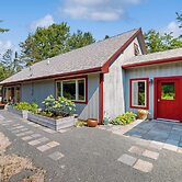 Secluded 2 BR Cottage w/ Private W/d, Wifi & Patio