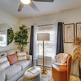 Easy Access to Dtwn Tacoma! Stylish Couple's Condo