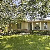 Garden-level Hendersonville Apt: 20 Mi to Broadway