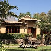 w Spacious 5BR Retreat Pool BBQ Games