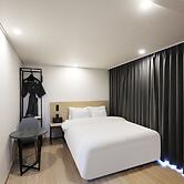 J-Bay Tourist Hotel