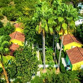Nirvana Apartments & Auto Camp