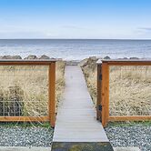 Sequim Shoreline Retreat w/ 2 Decks: Dogs Welcome!