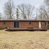 Quiet Wooded Escape! Metro Detroit Basecamp