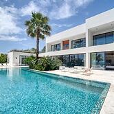 The Beach House - Upscale 5-bed Beachfront Villa w Pool Pier Ocean Vie