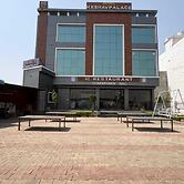 Hotel Keshav Palace
