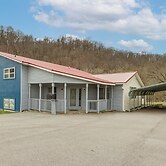 Rural Group Getaway w/ Creek Access in Berryville!