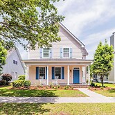 Dogs Welcome! Adorable 3-bedroom Coastal Home in Historic Old Town Blu