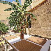 Classic 1BR Seafront Townhouse & Garden