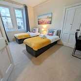 2-bed Apartment in Morningside - by Holiday Homes