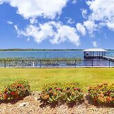 Lakefront Home With Private Dock, Garage Parking, Sunroom,w/d & Wifi