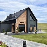Large Holiday Home With a Jacuzzi on the Terrace