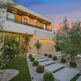 Amestoy Modern: Stunning 4BR Estate With Theater & Gym