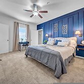 Vibrant 2BR 2BA w King Bed Pool Gym 11