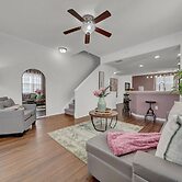 Modern 2BR 2BA Pool Gym Near Airport 8