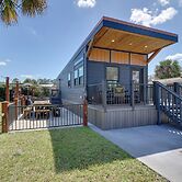 0.5 Mi to Rodeo & Events! River Ranch Tiny Home