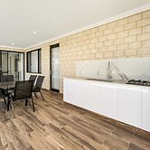 Spacious 4 bed Home With Open Plan Living