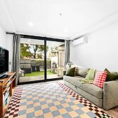 Two Bedroom Retreat Opposite Victoria Park