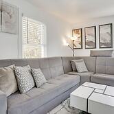 Easy Access to Nyc! Sleek Suburban Apartment