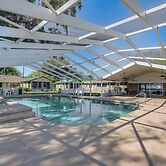Lakefront & Poolside! Family Retreat in Hernando