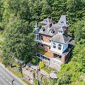 Elegant Castle for 12 Guests