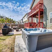 2 Blks to Beach! Family Home w/ Hot Tub in Norfolk