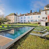 Grand Estate for 20 With Pool, Garden