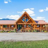 Group Retreat in the Bitterroot Valley w/ Hot Tub