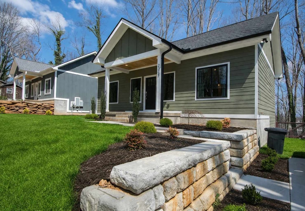 Hendersonville Duplex Sleeps 8 Free Tix