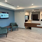 HomeTowne Studios by Red Roof Fort Myers
